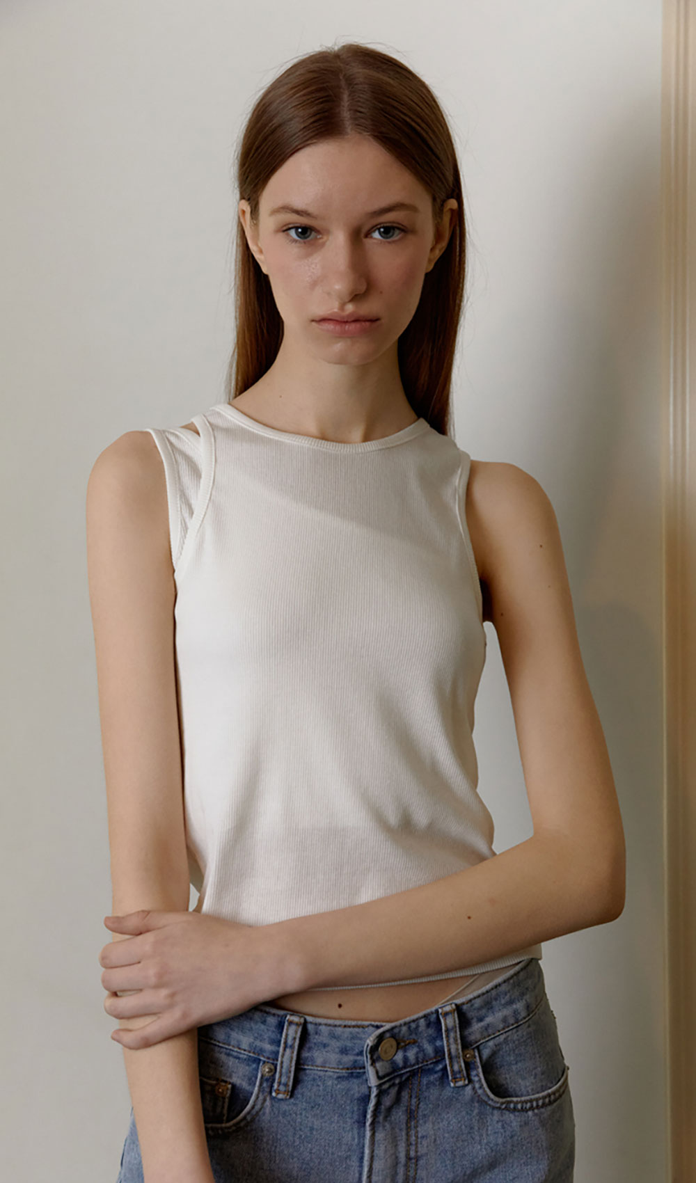cut-out sleeveless top(White, Black) 자체제작브랜드,30대여성의류,